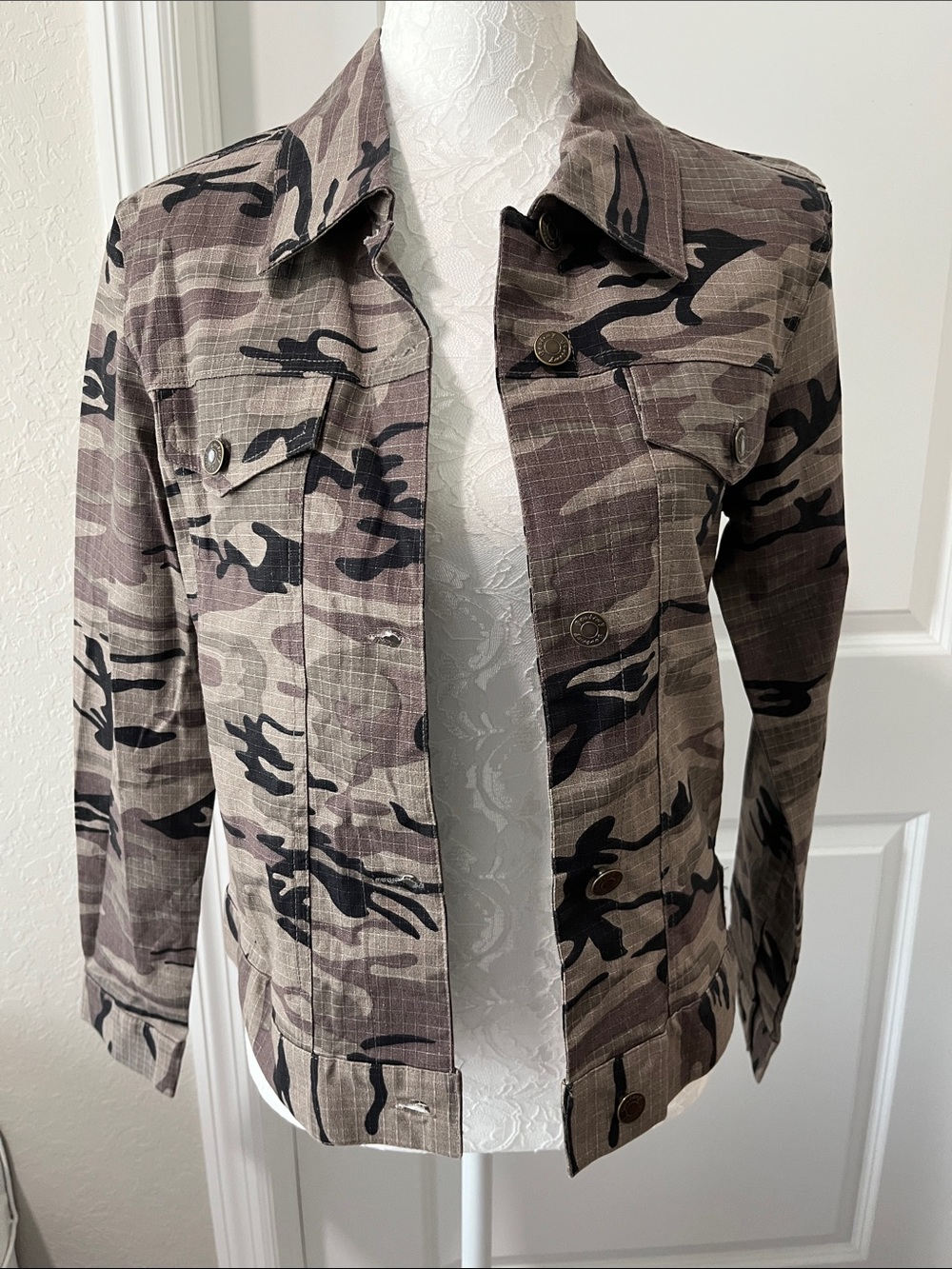 Destiny VTG NWT Camo Trucker Style Jacket